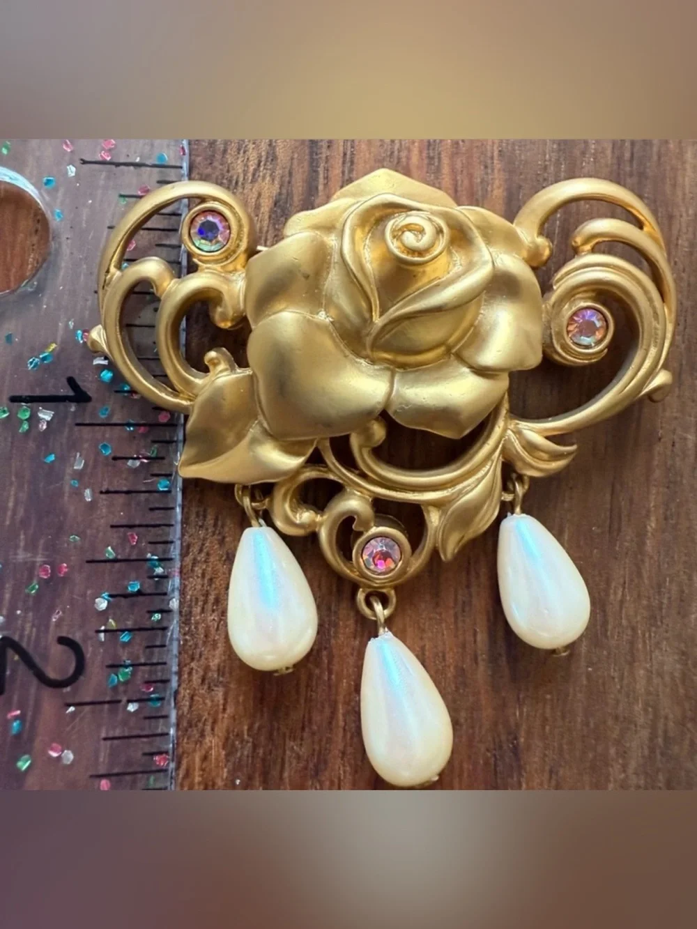 VTG Avon Gold Tone Rose Brooch with Faux Pearl Gangling Rhinestone Accents